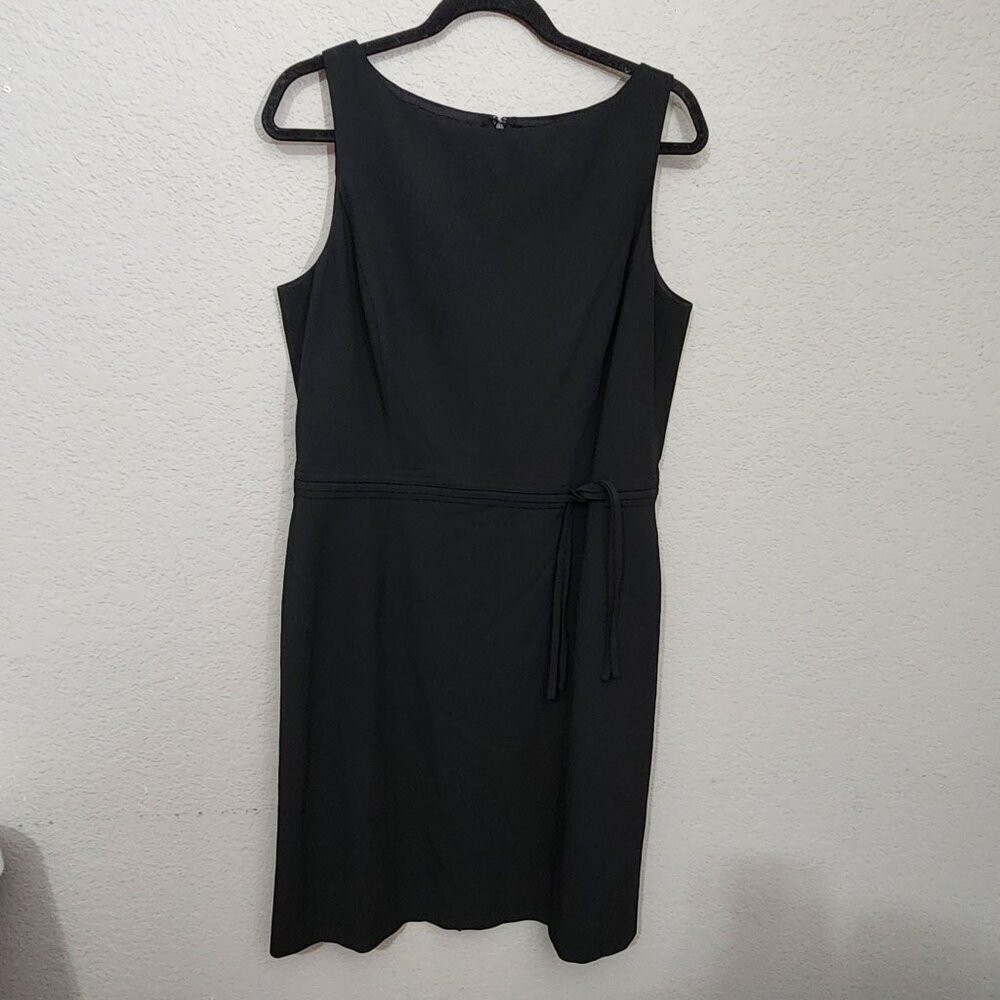 Ann Taylor Dress Size M Black Sleeveless Knee-Length Waist Tie Back Zip